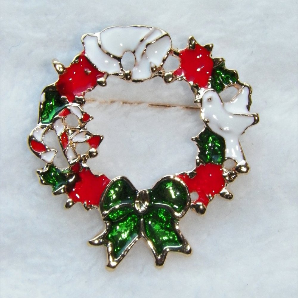 Gold Christmas Wreath Pin Brooch Enamel 1 1/2"